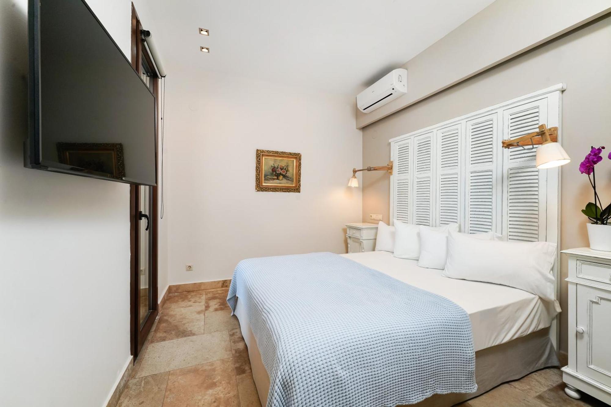 Agorastos Suites Койнира Екстериор снимка