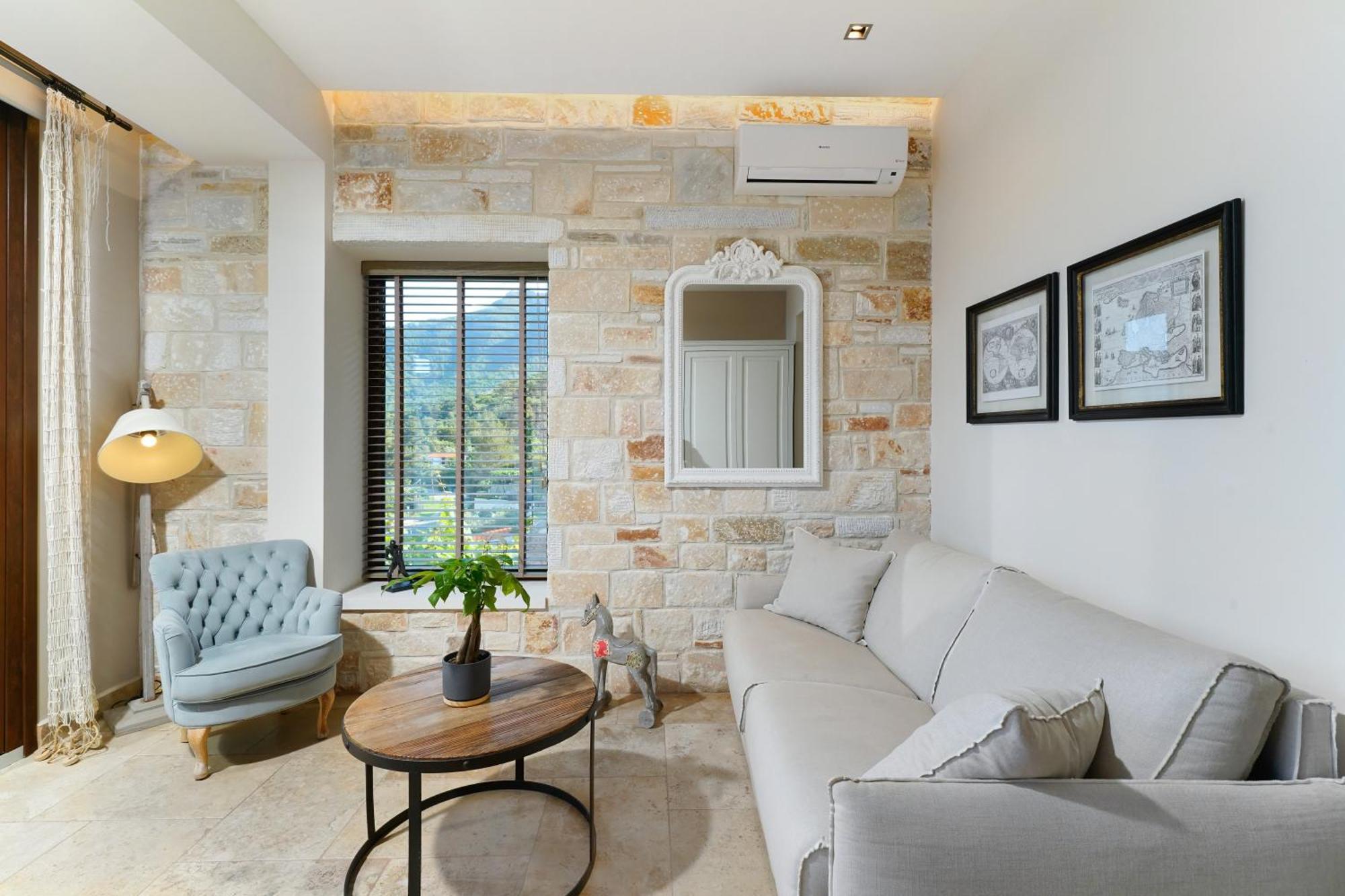Agorastos Suites Койнира Екстериор снимка