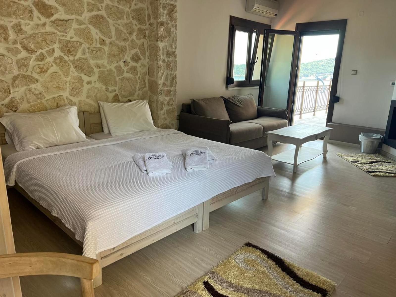 Agorastos Suites Койнира Стая снимка